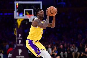 开云下载-芬尼-史密斯替补砍20分6板2断3帽6三分 湖人队史首人