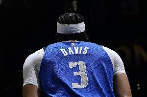 开云-丁威迪：人们谈论我在湖人时的防守数据 那很大程度都是因为浓眉