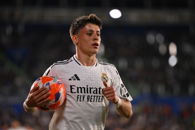 开云体育下载-皇马计划居勒尔中场转型，马斯坦托诺加盟无碍其出场时间