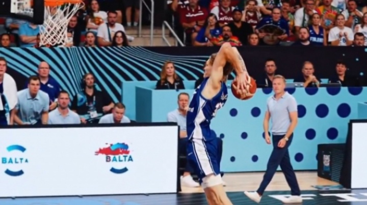 开云体育下载-场均一个十佳球？芬兰小马尔卡宁再献反弓炸裂轰筐 尽显暴力美学