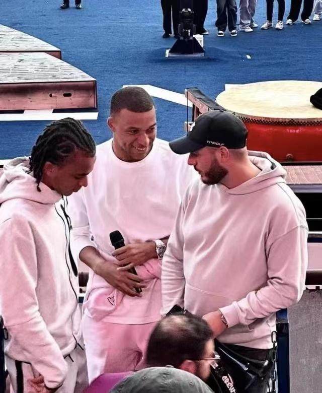 1715447825586079778.jpg e6edcc1c9c0ea491583affaf829d0a2.jpg