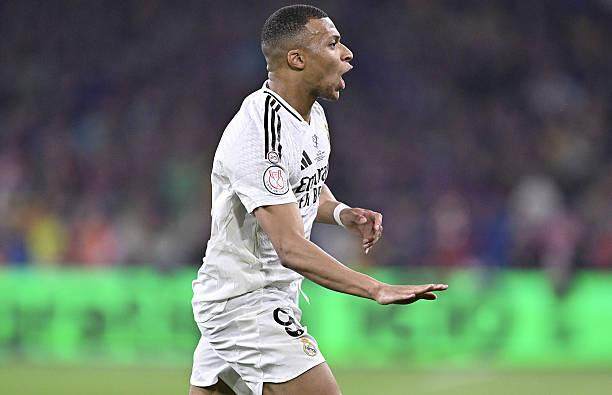 开云体育APP-姆巴佩皇马首季算不算失败？其实比C罗当年好……