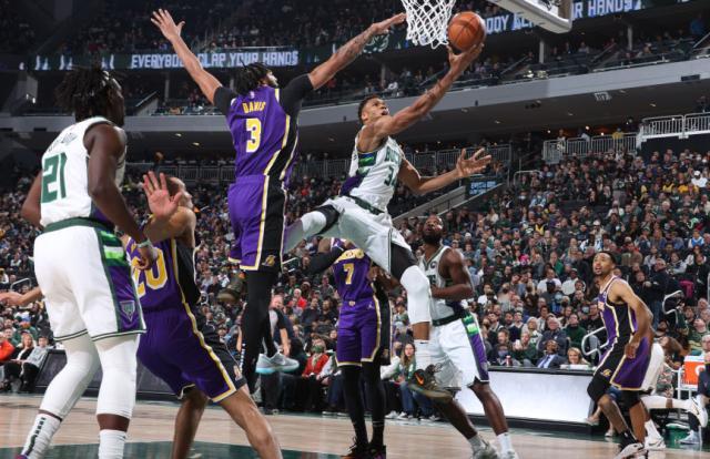 开云下载-23中18狂砍47分！字母哥证明为何他是MVP+FMVP