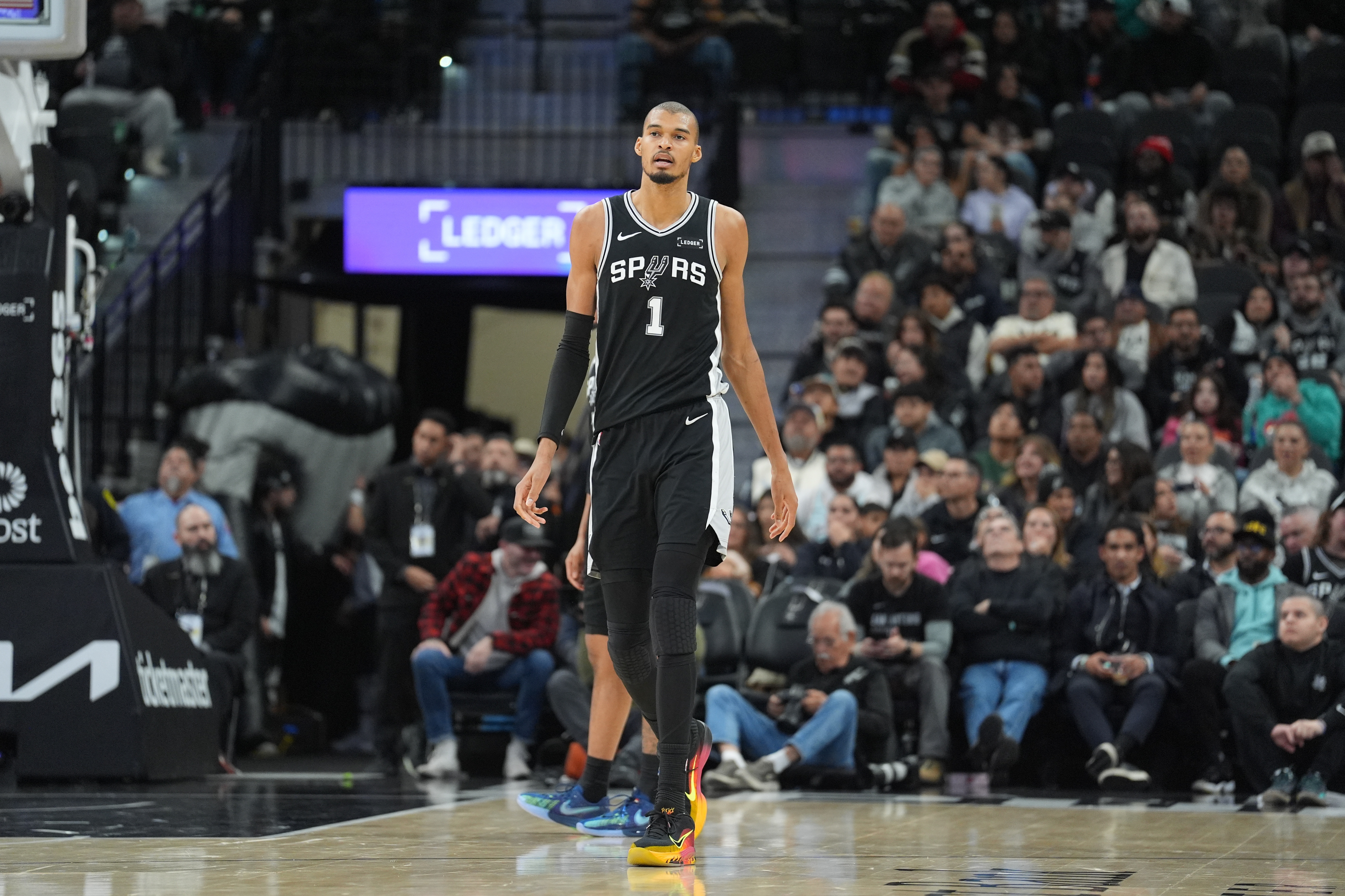 开云体育APP-高效表现统治攻防！文班14中9&amp;三分9中5 砍下29分11板6助2断3帽